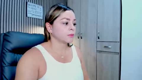 emilirosses online show from 10/10/25, 12:04