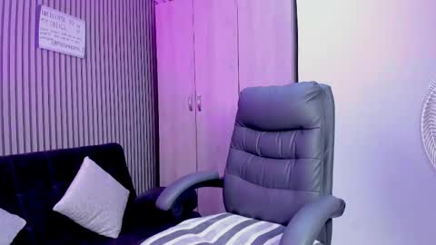 emilirosses online show from 10/23/25, 11:53