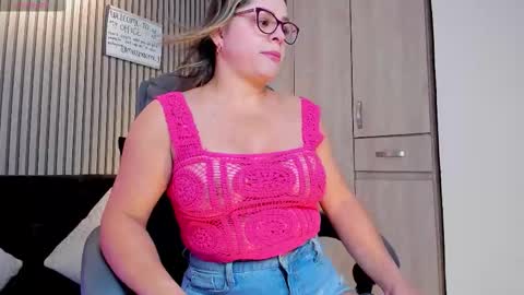 emilirosses online show from 10/26/25, 12:00