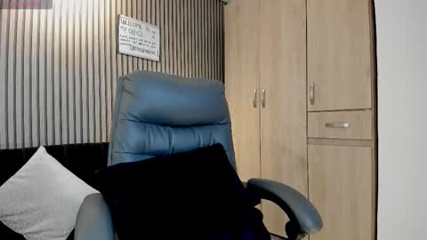 emilirosses online show from 10/28/25, 11:47