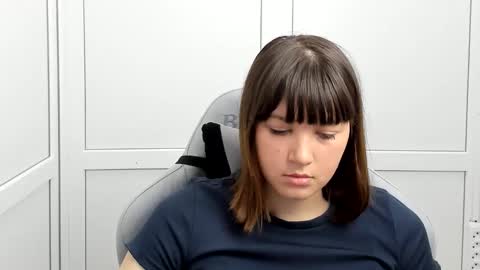 Snapshot of emilli_moon chatting on 05/19/26, 06:09 Emmi online show from 05/19/26, 06:09
