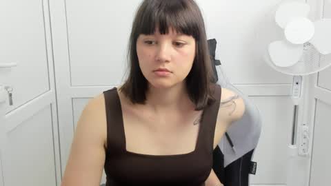 Snapshot of emilli_moon chatting on 05/29/26, 06:33 Emmi online show from 05/29/26, 06:33