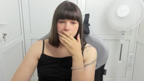 Snapshot of emilli_moon chatting on 05/30/26, 06:10 Emmi online show from 05/30/26, 06:10