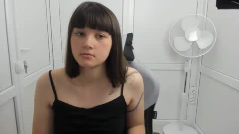 Snapshot of emilli_moon chatting on 05/31/26, 06:21 Emmi online show from 05/31/26, 06:21