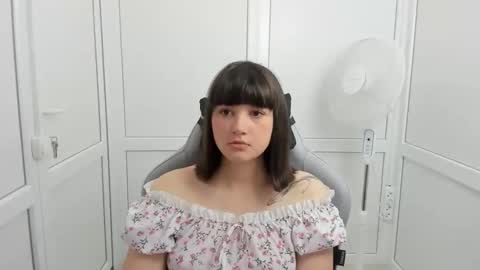 Snapshot of emilli_moon chatting on 06/02/26, 06:15 Emmi online show from 06/02/26, 06:15