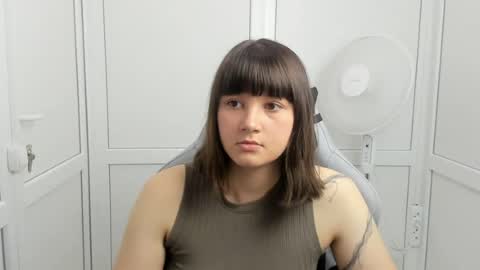 Snapshot of emilli_moon chatting on 06/05/26, 01:06 Emmi online show from 06/05/26, 01:06