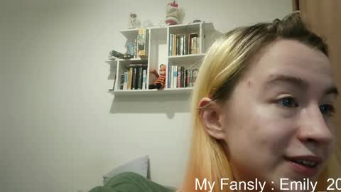 Snapshot of emilly_20 chatting on 05/09/26, 09:09 Emily online show from 05/09/26, 09:09
