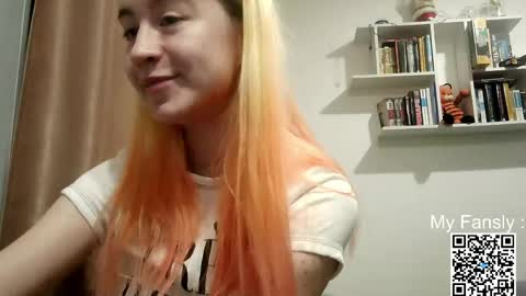 Snapshot of emilly_20 chatting on 05/17/26, 09:33 Emily online show from 05/17/26, 09:33