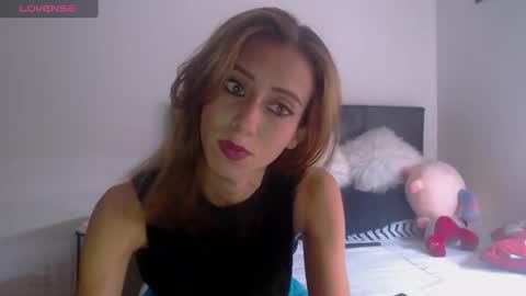 Snapshot of emilly_2004 chatting on 02/02/25, 05:04 Emilly Gomez online show from 02/02/25, 05:04