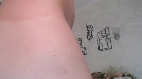 Snapshot of emilly_angel chatting on 10/31/25, 07:59 Emily online show from 10/31/25, 07:59