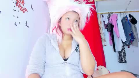 Snapshot of emilly_coper18 chatting on 11/04/25, 01:54 emily online show from 11/04/25, 01:54