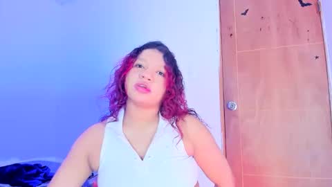 Snapshot of emilly_coper18 chatting on 06/08/26, 01:44 emily online show from 06/08/26, 01:44
