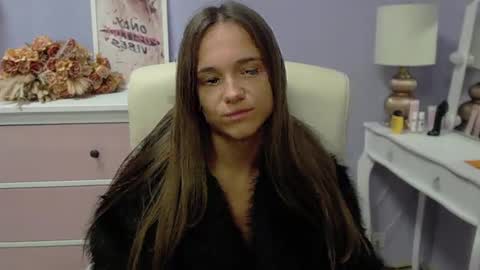 Emilly online show from 11/06/25, 07:42