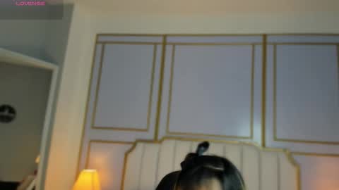 Snapshot of emilly_mell chatting on 11/15/25, 11:29 emilly_mell online show from 11/15/25, 11:29