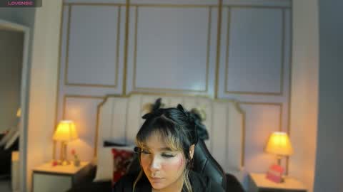 Snapshot of emilly_mell chatting on 11/16/25, 11:27 emilly_mell online show from 11/16/25, 11:27