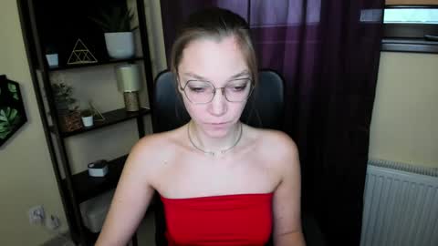 Emilly online show from 03/11/25, 06:21