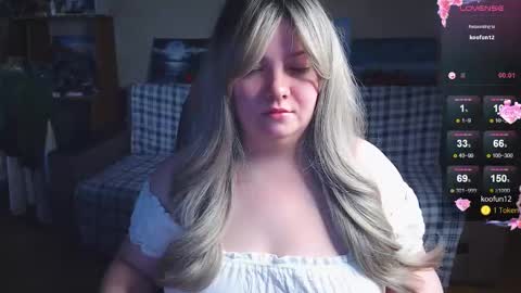 Snapshot of emillybones chatting on 12/14/25, 11:15 Emily online show from 12/14/25, 11:15