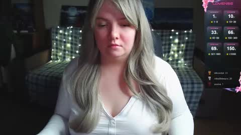 Snapshot of emillybones chatting on 12/14/25, 11:20 Emily online show from 12/14/25, 11:20