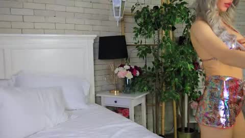 Snapshot of emillybronte chatting on 10/05/25, 07:34 EMMA online show from 10/05/25, 07:34