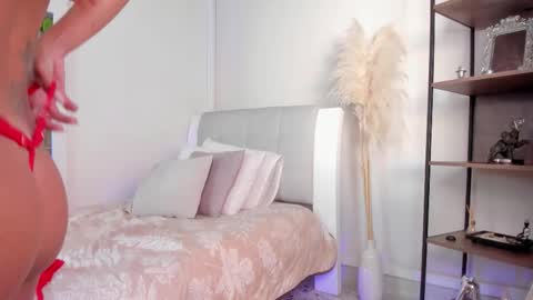 Snapshot of emillygonzalez chatting on 10/27/25, 08:57 .  . online show from 10/27/25, 08:57