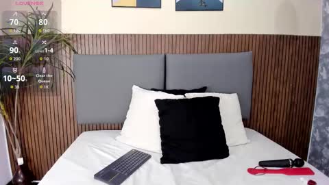 Snapshot of emillyharper_ chatting on 10/16/25, 04:24 emillyharper_ online show from 10/16/25, 04:24