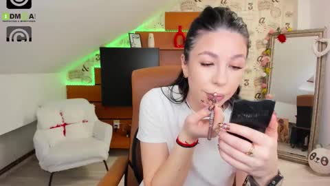 Snapshot of emillytaylor chatting on 02/17/26, 04:42 EmillyTaylor online show from 02/17/26, 04:42