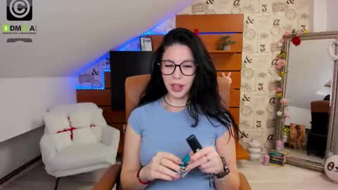 Snapshot of emillytaylor chatting on 02/25/26, 04:44 EmillyTaylor online show from 02/25/26, 04:44