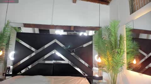 Snapshot of emily18__ chatting on 12/15/25, 10:52 Emily online show from 12/15/25, 10:52