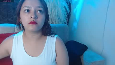 Snapshot of emily308876 chatting on 05/29/26, 01:42 emily308876 online show from 05/29/26, 01:42
