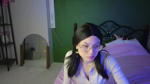 Snapshot of emily__hamilton chatting on 06/01/26, 12:45 Emily online show from 06/01/26, 12:45