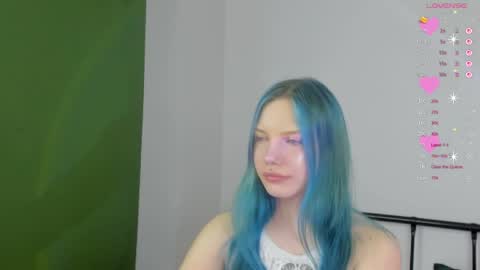 Snapshot of emily__hamilton chatting on 06/05/26, 05:47 Emily online show from 06/05/26, 05:47