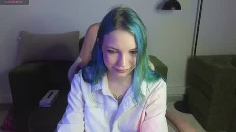 Snapshot of emily__hamilton chatting on 06/12/26, 01:37 Emily online show from 06/12/26, 01:37