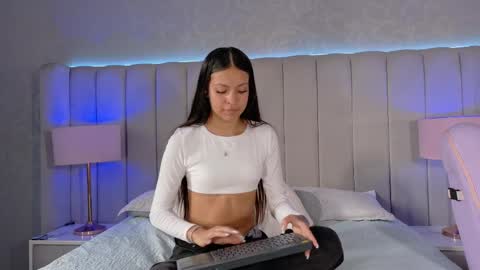 Snapshot of emily__stef chatting on 06/03/26, 12:41 EMILY online show from 06/03/26, 12:41