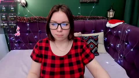 Snapshot of emily_amorre chatting on 12/30/24, 04:09 Emily 3 online show from 12/30/24, 04:09