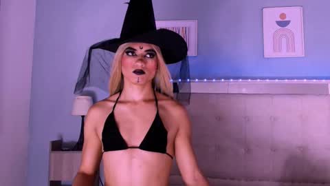 emily_castillo1_ online show from 10/04/25, 05:27