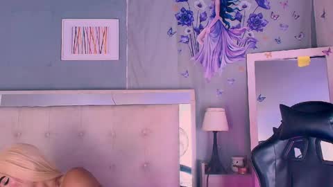 emily_castillo1_ online show from 04/29/26, 05:55