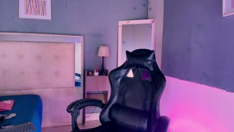 emily_castillo1_ online show from 07/25/26, 06:33