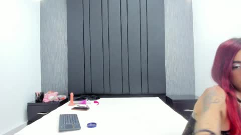 Snapshot of emily_collins69 chatting on 06/05/26, 04:08 Emily online show from 06/05/26, 04:08