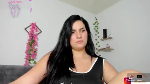 Snapshot of emily_coraline chatting on 01/21/25, 09:25 Emily  online show from 01/21/25, 09:25