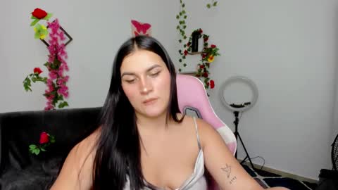 Snapshot of emily_coraline chatting on 02/10/25, 08:21 Emily  online show from 02/10/25, 08:21