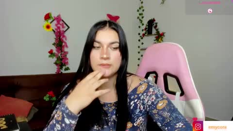 Snapshot of emily_coraline chatting on 02/18/25, 03:43 Emily  online show from 02/18/25, 03:43