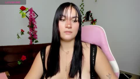 Snapshot of emily_coraline chatting on 02/19/25, 03:27 Emily  online show from 02/19/25, 03:27