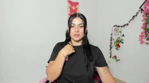 Snapshot of emily_coraline chatting on 10/16/25, 01:17 Emily  online show from 10/16/25, 01:17