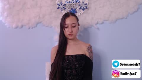 emily_fox7 online show from 12/18/24, 05:10