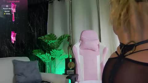 Emily foxx01 online show from 11/28/25, 10:12