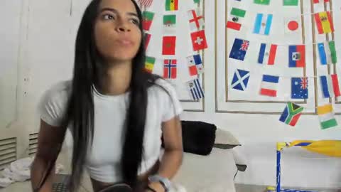 emily_gaviria1 online show from 07/04/26, 12:22