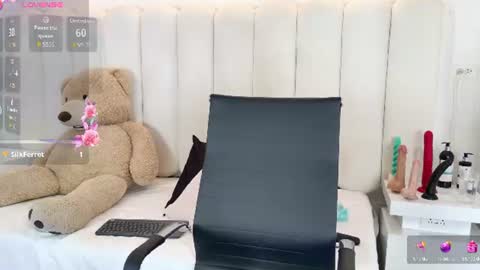 emily_hilton1 online show from 07/25/26, 06:38