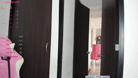 Snapshot of emily_huddson_ chatting on 12/04/24, 06:50 independet model online show from 12/04/24, 06:50