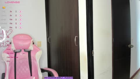 Snapshot of emily_huddson_ chatting on 12/17/24, 06:20 independet model online show from 12/17/24, 06:20