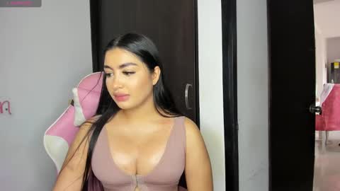 Snapshot of emily_huddson_ chatting on 02/01/25, 07:23 independet model online show from 02/01/25, 07:23